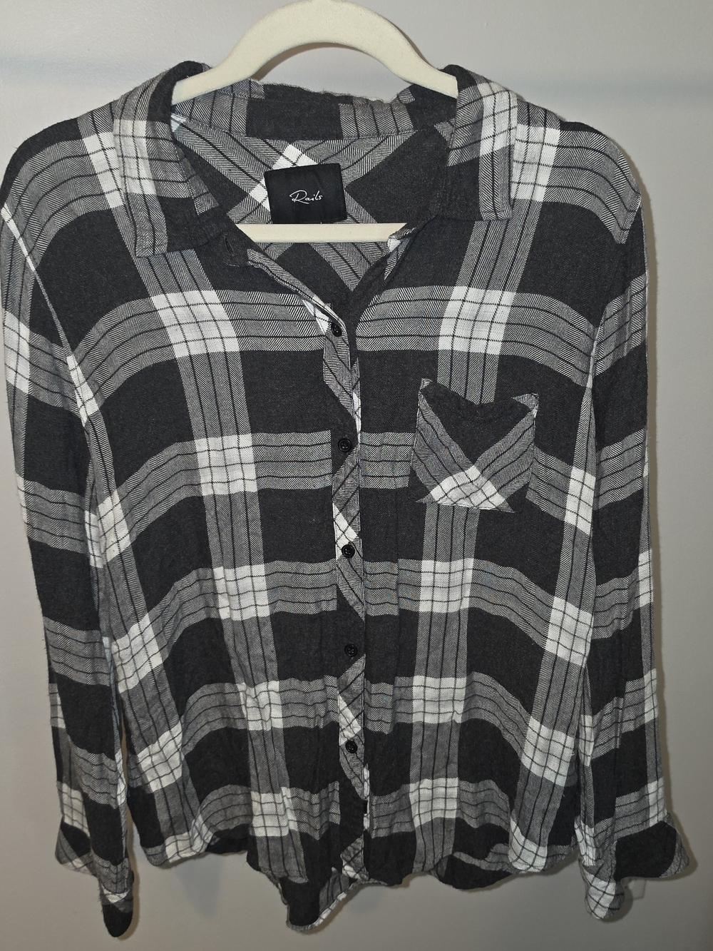 Rails black and white plaid button-up shirt in size L #plaid #buttonup